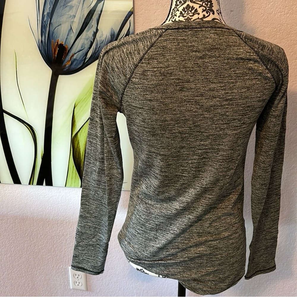 shirt size small - Picture 3 of 4